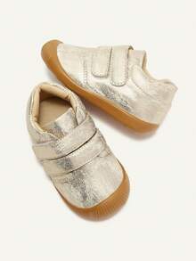 Cozy Pixies 一双四季皆宜的女童金色软底学步鞋，可爱、灵活、功能齐全，适合宝宝穿着，婴儿运动鞋 - 金色 - 查看 3