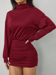 SHEIN PETITE Abito aderente elegante e sexy da donna in bordeaux autunnale, con collo alto, spalle scese e arricciature, vestibilità slim, collo a tartaruga, rosso, per Natale, Capodanno, appuntamenti, serate fuori e club - Bordò - Visualizzare 4