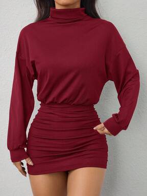 SHEIN PETITE Abito slim fit con collo alto, spalle scoperte e pieghe