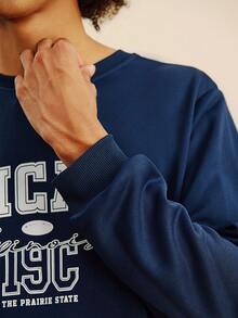 Open Phase 男士花卉字体复古美式圆领卫衣 | 芝加哥字母印花 | 休闲街头服饰，秋冬 - 藏蓝色 - 查看 8