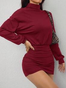 SHEIN PETITE Abito aderente elegante e sexy da donna in bordeaux autunnale, con collo alto, spalle scese e arricciature, vestibilità slim, collo a tartaruga, rosso, per Natale, Capodanno, appuntamenti, serate fuori e club - Bordò - Visualizzare 3
