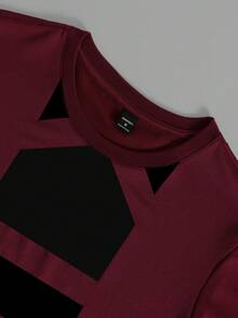 Manfinity LEGND 男士夏季休闲几何印花 T 恤 - 酒紅色 - 查看 4