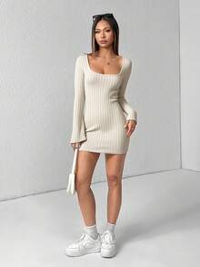 SHEIN PETITE 纯色圆领喇叭袖紧身连衣裙 - 卡其色 - 查看 4