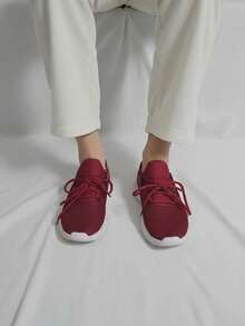 Tenis para hombre ligero transpirable de malla punta redonda con agujeta suela gruesa estilo urbano para deportes y uso diario - Rojo - Ver 3