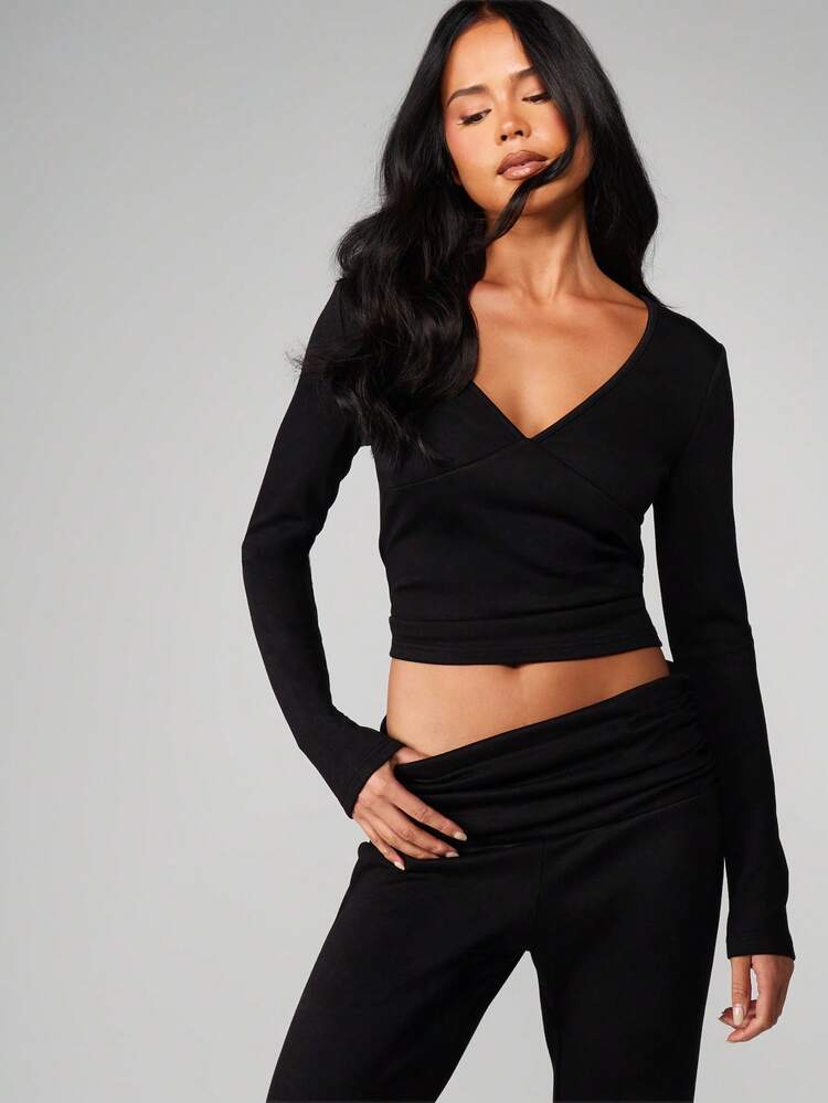 MISSGUIDED Top de Manga Longa com Decote em V e Estilo Envelope, Ajuste Casual e Relaxado, Preta e Cropped