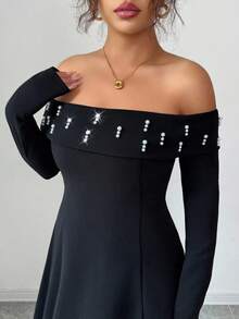 Modelyn Vestido elegante de manga larga con hombros descubiertos, cintura con cuentas y silueta evasé para tallas grandes - Negro - Ver 1