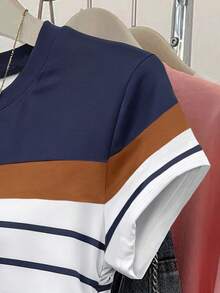 SHEIN 夏季时尚百搭优雅女式 T 恤，腰部收紧多色条纹拼接短袖 T 恤，休闲户外上衣，亮色图案设计，适合散步、旅行、街头摄影 - 彩色 - 查看 4