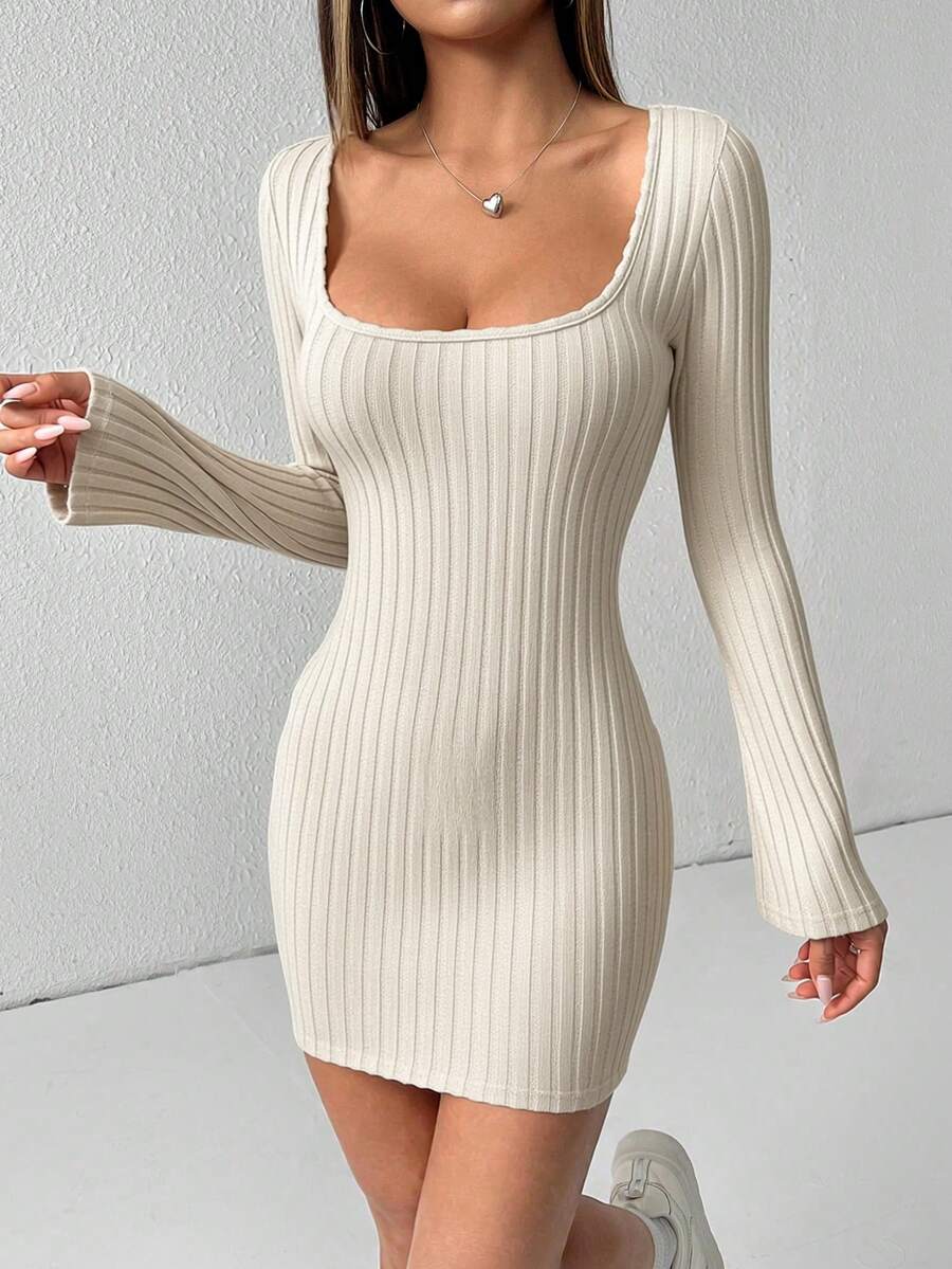 SHEIN PETITE 纯色圆领喇叭袖紧身连衣裙 - 卡其色 - 查看 1