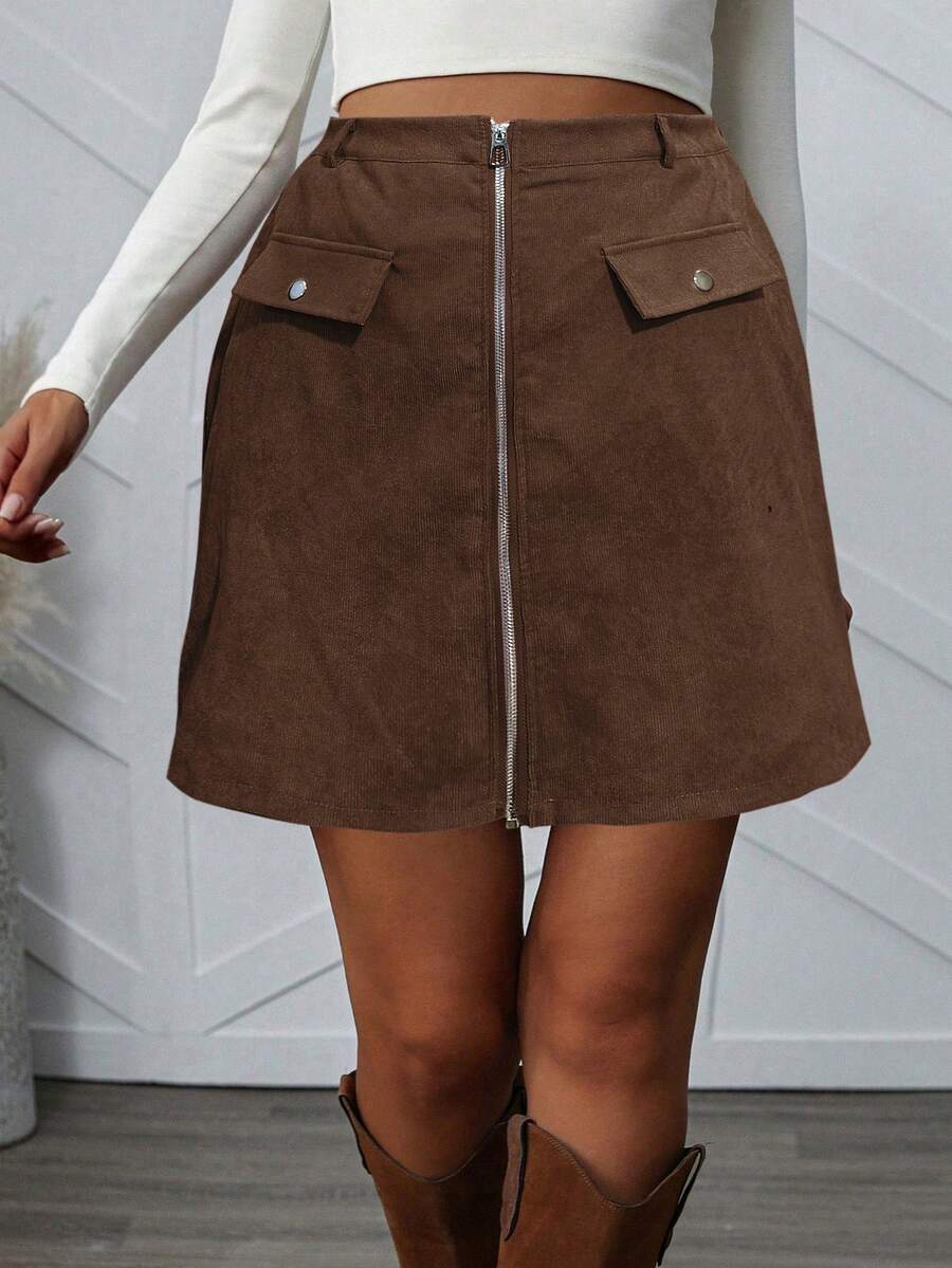 Calvaya Saia A-Line com Zíper Frontal e Detalhe de Aba em Veludo Plus Size