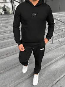 Manfinity Homme 男士斜纹印花休闲套头连帽衫和运动裤套装，秋冬舒适保暖服饰，适合秋冬穿着，包括长袖上衣、外出服、运动裤套装、连帽衫和运动裤，是冬季男士服装的理想之选，也是圣诞礼物和父亲节礼物的完美选择。 - 黑色 - 查看 2