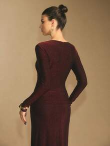 女士闪亮深V长袖露脐上衣，酒红色闪光上衣，饰有金色花朵胸针，适合派对和节日夜晚穿着，派对外出上衣，节日夜晚外出优雅的3D花朵装饰深V领T恤，秋季圣诞新年派对上衣，闪亮红色上衣 - 酒紅色 - 查看 4