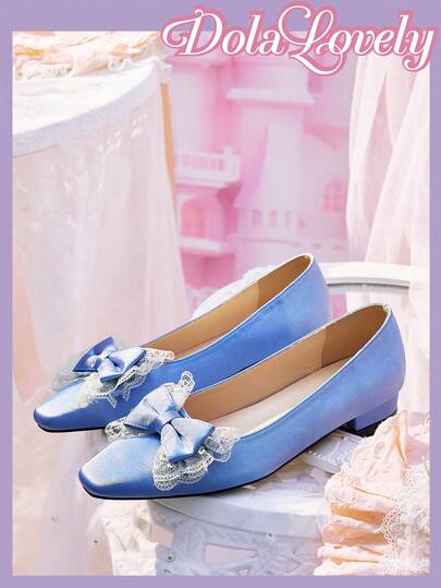 Dola Lovely Damskor i blå satin med fyrkantig tå och elegant spets och rosett i lolita-stil för dejter och fester