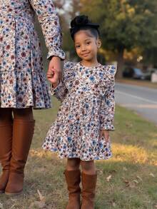 Vestido casual de manga larga con estampado floral pequeño para niña