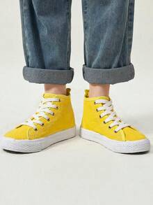 Tenis unisex estampados tipo bota para mujer, hombre diseño moderno y versátil; perfectos para un look urbano, casual y lleno de personalidad. Ideales para combinar con jeans, pantalones, shorts y vestidos, brindando comodidad, soporte y un toque creativo en tu día a día, escuela, trabajo, viajes y actividades al aire libre. Disponibles en variedad de estampados para expresar tu estilo único. - Amarillo - Ver 2
