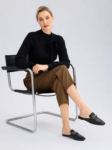 MOTF PREMIUM 休闲舒适的金属细节平底鞋，适合圣诞节、秋季新年假期、情人节 - 黑色 - 查看 9