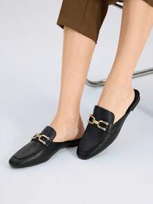 MOTF PREMIUM 休闲舒适的金属细节平底鞋，适合圣诞节、秋季新年假期、情人节 - 黑色 - 查看 8