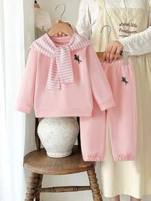 2 件套女婴度假休闲套装：圆领长袖运动衫 + 条纹披肩和卷边裤运动服，时尚百搭户外 - 粉色 - 查看 1