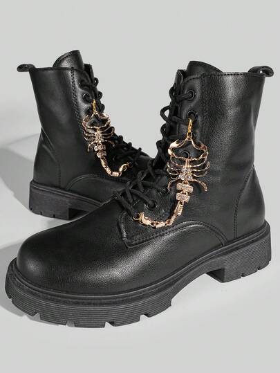 Goth 2 pezzi Charm da scarpe a forma di scorpione stile gotico, catena decorativa per stivali con strass a forma di animale punk, adatta per aggiungere un'atmosfera misteriosa alle scarpe per Ognissanti