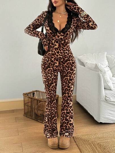 Chiquease Almamuse-D 女士优雅、性感、可爱 V 领长袖豹纹紧身连体裤，适合返校节、秋冬季时尚新款服装，也适合圣诞节、万圣节、婚前单身派对、生日等场合，是晚宴等场合的亮点。这款秋冬女装，适合圣诞节、新年派对、毕业舞会、角色扮演等各种场合，优雅休闲，尽显奢华，适合外出、通勤、商务办公、日常休闲等各种场合，百搭都市教师职业装。