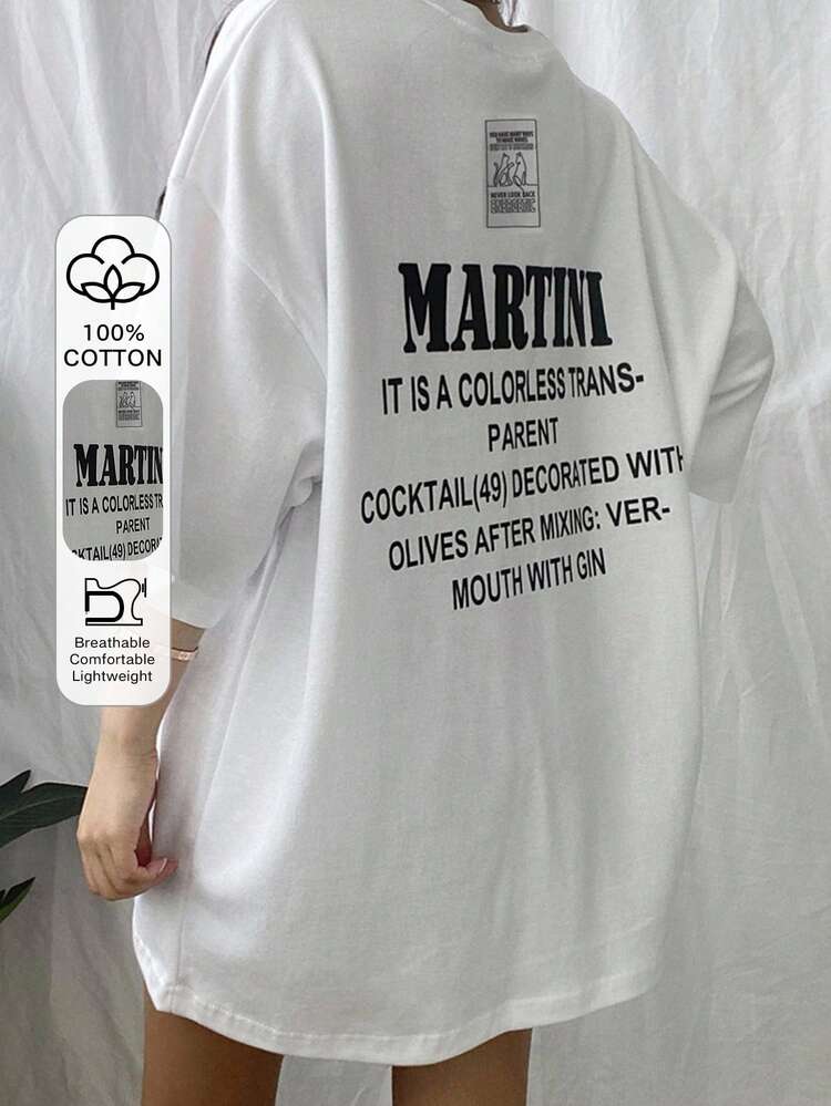 Women's Summer Loose Fit Casual T-Shirt With Slogan Print, Drop Shoulder And Round Neckline, IT IS A COLORLESS TRANSPARENT COCKTAIL DECORATED WITH OLIVES AFTER MIXING VERMOUTH WITH GIN Oversized T-Shirt,Graphic Tees