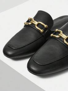 MOTF PREMIUM 休闲舒适的金属细节平底鞋，适合圣诞节、秋季新年假期、情人节 - 黑色 - 查看 5