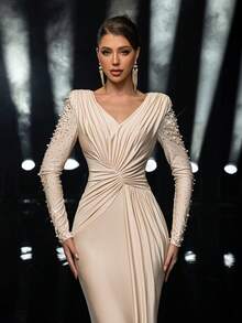 Glamrae 优雅高弹针织船领宽肩垫奢华水钻手工串珠长袖腰部扭纹鱼尾侧垂正式连衣裙适合约会、度假、单身派对、婚礼和所有正式场合 - 杏色 - 查看 2