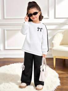 SHEIN Bộ 2 món/Bộ trang phục thể thao thường ngày cho bé gái, áo nỉ in nơ ruy băng tay dài cổ tròn màu tương phản, dáng rộng và quần ống đứng có trang trí nơ 3D, trang phục trở lại trường, đen trắng - Đen và trắng - Xem 8