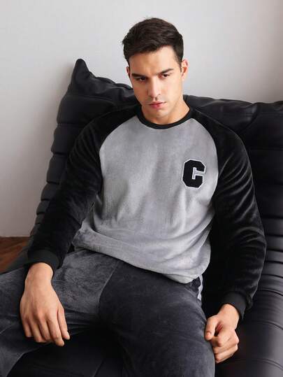 SHEIN Leggero, confortevole, casual, abbigliamento da casa, morbido, in pile di corallo, pile doppio lato, può essere indossato come indumento esterno, colore a contrasto, manica raglan, decorazione grafica lettera C, maglietta morbida e accogliente da uomo, maniche lunghe, invernale