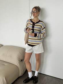 SHEIN BAE Suéter holgado de mujer con caída de hombros, decoración de medio botón y patrón de rayas colegial, para uso casual y de trayecto, otoño/invierno - Multicolor - Ver 3