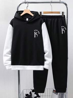 SHEIN بدلة شبابية تتكون من هودي بطبعات أبيض وأسود وبنطال جوجر كاجوال، مريحة وقابلة للتنوع، مناسبة للارتداء اليومي، المدرسة، والأنشطة الخارجية، خلال فصلي الخريف والشتاء
