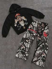 SHEIN Bộ 2 bộ quần áo thể thao thường ngày màu đen có mũ trùm đầu họa tiết graffiti và quần ống loe cho bé trai tuổi mới lớn, phù hợp cho trang phục trẻ em, bộ quần áo bé trai mới biết đi trở lại trường, phù hợp cho tiệc sinh nhật, tiệc tối, biểu diễn, đám cưới, lễ rửa tội, lễ khai giảng, hàng ngày, phù hợp để sử dụng hàng ngày, phù hợp để đi học, phù hợp để đi du lịch, phù hợp để chơi thể thao, phù hợp cho mùa xuân, mùa thu và mùa đông - Nhiều màu - Xem 1