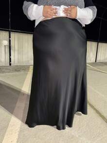 Enliva Chân váy midi đen rộng rãi thanh lịch dành cho nữ cỡ lớn, hoàn hảo cho các hoạt động giải trí, tiệc trà chiều, tụ tập và hẹn hò vào mùa hè Chân váy tốt nghiệp/ Chân váy tốt nghiệp dành cho nữ/ Chân váy tốt nghiệp màu trắng/ Tốt nghiệp. - màu đen - Xem 5