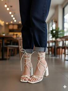 Sandalia de tacón ancho y tiras ajustables Modelo 590 - Blanco - Ver 1