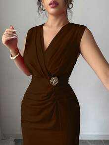 Rafferiza 女士礼服，开衩百褶修身鸡尾酒会礼服 - 棕色 - 查看 3