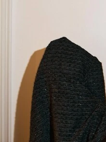 Áo khoác vải tweed đính sequin đen với nơ ngọc trai giả – Áo blazer dạ hội kiểu Pháp thanh lịch, Áo blazer vải tweed nữ, Áo khoác đính ngọc trai giả, Áo blazer sequin đen, Áo khoác ngoài kiểu Pháp sang trọng, Áo blazer dạ hội, Áo khoác phong cách, Thời trang cổ điển, Áo khoác dự tiệc, Giáng sinh, Trang phục Halloween cho nữ, Áo khoác trang trí nơ thanh lịch cho nữ, Áo khoác vải tweed mùa thu, mùa đông cho nữ, Áo đính hạt. - màu đen - Xem 10