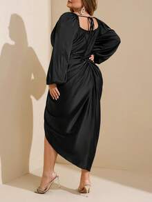 SHEIN CURVE+ Große Größen Elegantes Partykleid für Damen, sexy drapierter Ausschnitt, asymmetrischer Saum mit hohem Schlitz, Langarm, Batik-Farbblock Satin Midi-Kleid für Halloween-Party, Herbst/Winter