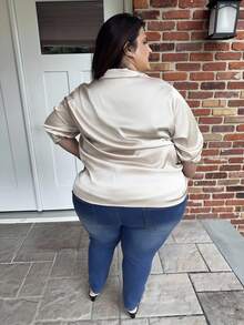 Enliva Camisa básica minimalista de estilo francés casual de satén color albaricoque con abertura frontal, adecuada para la oficina, el tránsito y el uso diario en talla grande