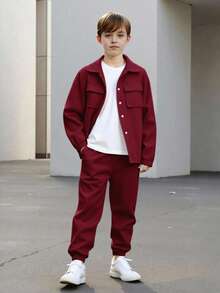 SHEIN 2 件套青少年男孩休闲灯芯绒面料工装口袋翻领长袖衬衫和松紧腰裤套装，适合秋季/春季、户外玩耍、学校、街头风格、派对和休闲，性价比高 - 酒紅色 - 查看 9
