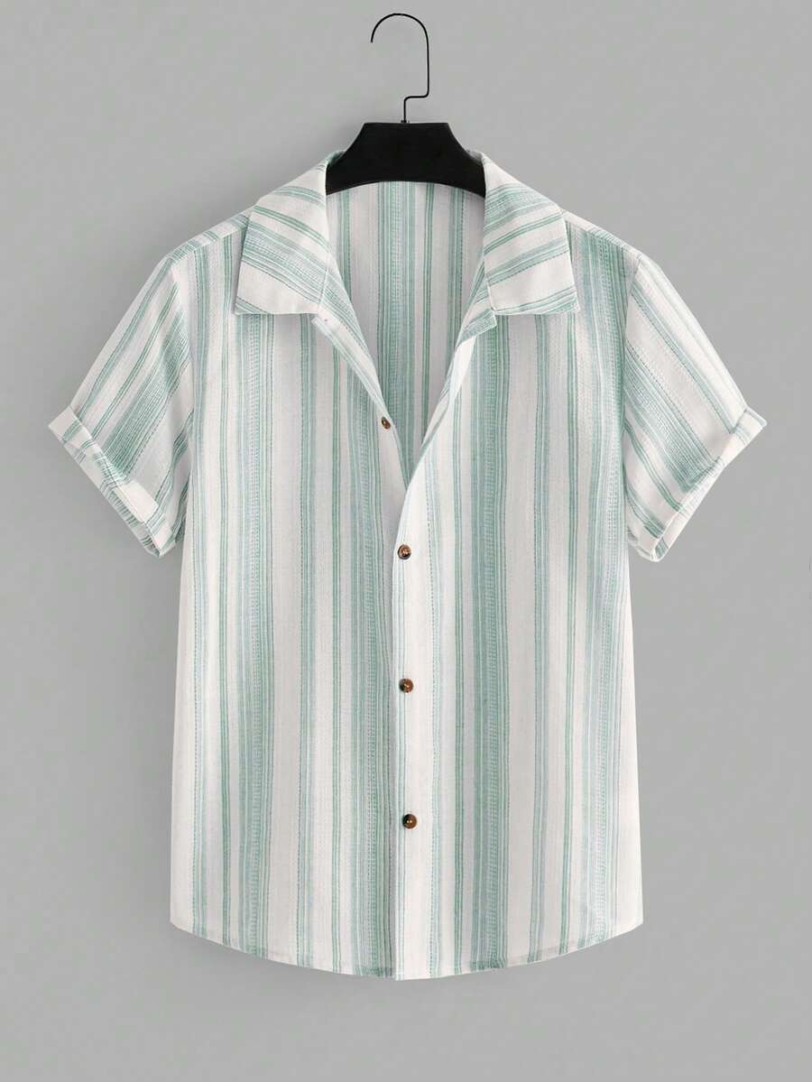 Manfinity RelaxMax 男士休闲条纹印花短袖宽松衬衫，夏日度假风 - 綠色 - 查看 1