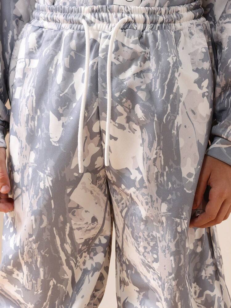 Conjunto de sudadera con capucha y pantalón deportivo de camuflaje