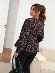 SHEIN Frenchy Áo cánh tay dài in hoa cổ chữ V phối ren chắp vá cỡ lớn thời trang cho nữ - màu đen - Xem 2