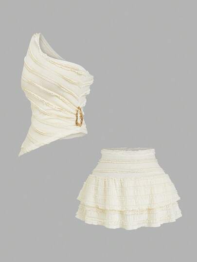 Sweetra סט אחד של טופ קרופ ללא שרוולים לבן עם אבזם מותן וחצאית קפלים קצרה לבנה, סגנון מינימליסטי