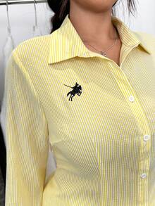 SHEIN EZwear Kemeja Bordir Kasual Musim Gugur Ukuran Besar Motif Ksatria - Kuning - View 1