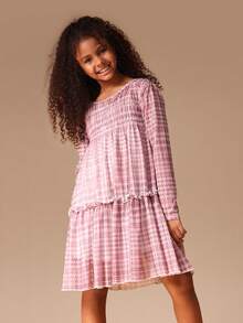 SUMWON 女童长袖粉色格纹网眼荷叶边连衣裙，带褶饰紧身胸衣和分层裙，适合上学和玩耍 - 粉色 - 查看 3
