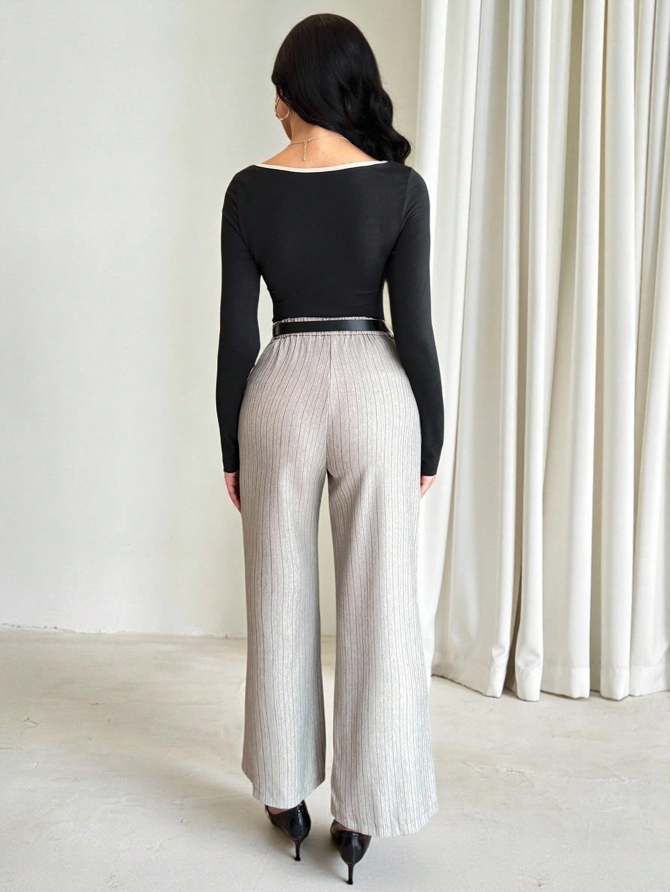 Vavine مجموعة مكونة من 2 قطعة: ملابس علوية ضيقة بي...