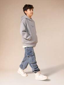 SUMWON 男童套头连帽衫，带中央口袋和刺绣字母，适合日常休闲穿着和度假。 - 深灰色 - 查看 3