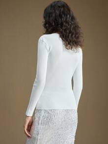 Ontre 女士米色舒适保暖纱线小V领略落肩长袖修身打底衫，秋冬季必备毛衣，现代都市休闲商务通勤机场针织上衣，现代都市休闲时尚商务女士办公室服装 - 白色 - 查看 7