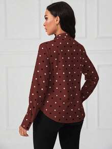 EMERY ROSE Blusa con cuello de corbata a lunares - Burdeos - Ver 2
