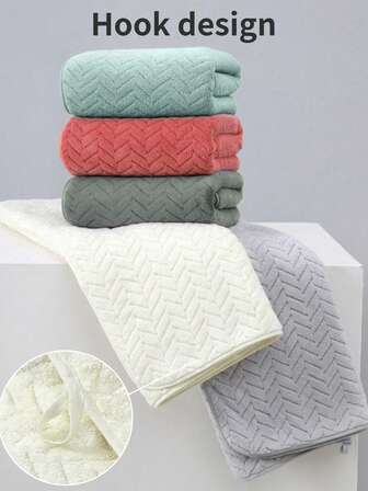 4件套欧式花卉图案毛巾套装 - 可选4条洗脸巾/4条毛巾/4条浴巾套装 - 采用珊瑚绒材质，质地优雅，亲肤柔软舒适，吸水性强，速干效果出色。适用于酒店、水疗中心、户外、游泳池等多种场合。四季皆宜，这款简约实用的浴室毛巾套装是万圣节的理想礼物，也可作为秋季装饰、万圣节装饰等使用。