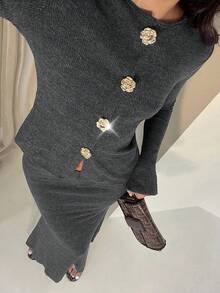 Glamine 女款秋季優雅深灰色套裝，2件套圓領金屬鈕扣長袖針織上衣與魚尾下擺人造毛保暖裙，適合用餐場合 - 深灰色 - 查看 5